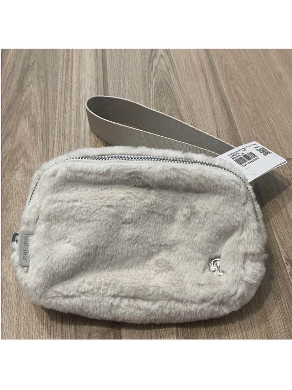 NWT Lululemon Everywhere Belt Bag Plush Fleece Bone/Silver 1L O/S